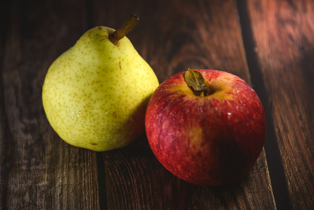 Kashmiri pear and apple